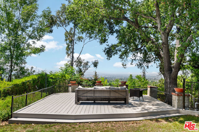 805 Norumbega Drive, Monrovia CA: https://media.crmls.org/mediaz/536684b1-34ae-42f4-9300-54dc16094319.jpg