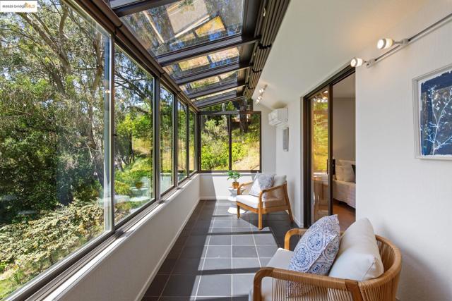 6766 Armour Dr, Oakland CA: https://media.crmls.org/mediaz/5366de77-1c78-4023-b369-bc28f734e115.jpg