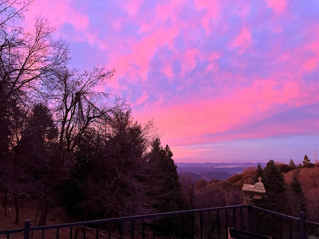 https://media.crmls.org/mediaz/5367273c-3184-428c-b931-265875a329d5.jpg?preset=X-Large