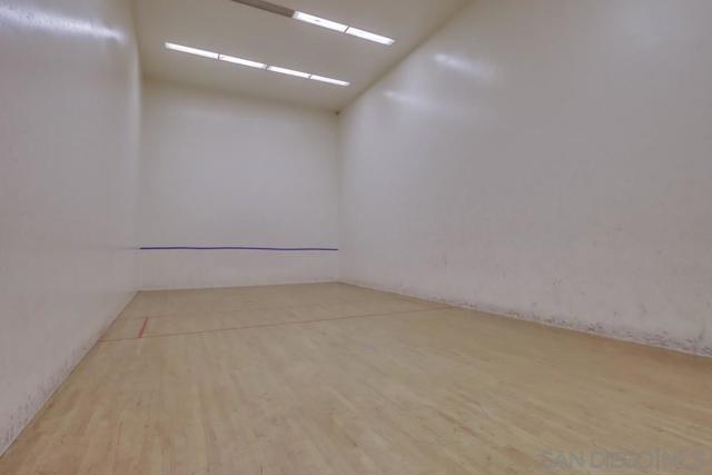 10350 Caminito Cuervo, San Diego CA: https://media.crmls.org/mediaz/53672ac3-8f39-4f9f-a739-644e31ca1bbb.jpg