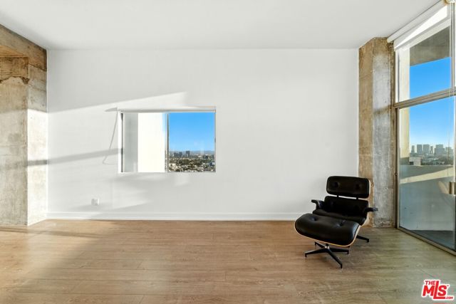 1155 N La Cienega Boulevard, West Hollywood CA: https://media.crmls.org/mediaz/53680c01-2bea-4681-af15-e918af50e3ca.jpg