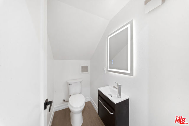 1005 Genesse, West Hollywood CA: https://media.crmls.org/mediaz/53683696-4abf-471b-bbf5-bb2503861521.jpg