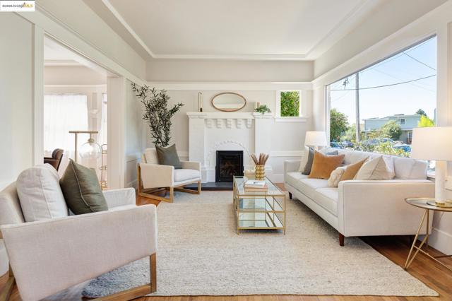5626 Broadway, Oakland CA: https://media.crmls.org/mediaz/53683b1c-4349-427c-9584-7f3600fe8714.jpg
