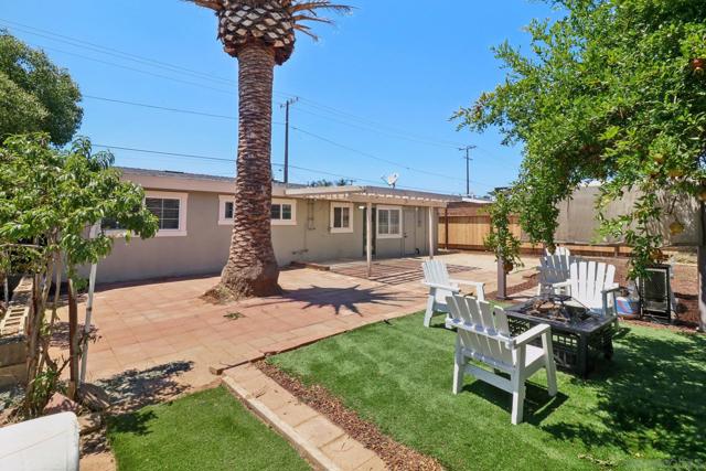 706 N Ash St, Escondido CA: https://media.crmls.org/mediaz/5368b895-f3f5-4aec-a7c3-a7c01c694807.jpg