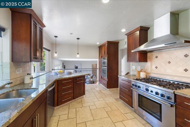 2787 Morgan Dr, San Ramon CA: https://media.crmls.org/mediaz/5368b896-7d99-41a5-9f76-8f0b62aa4d1e.jpg