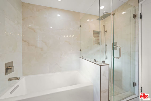 4729 Monarca Drive, Tarzana CA: https://media.crmls.org/mediaz/5368eb8a-ca8e-4da6-acf9-08055174161f.jpg
