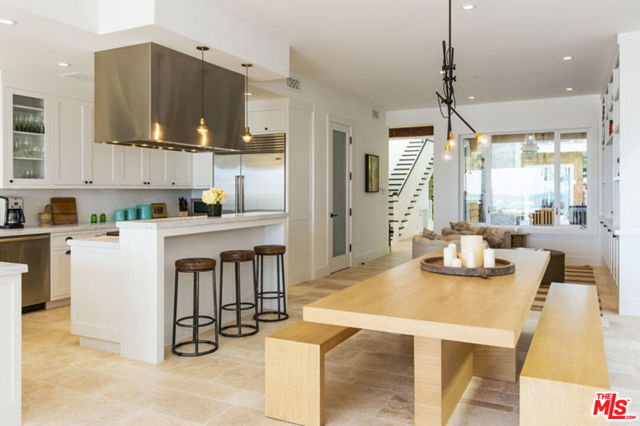 23812 Malibu Road, Malibu CA: https://media.crmls.org/mediaz/53694abc-6437-4c17-9f52-0a1310f4fc71.jpg