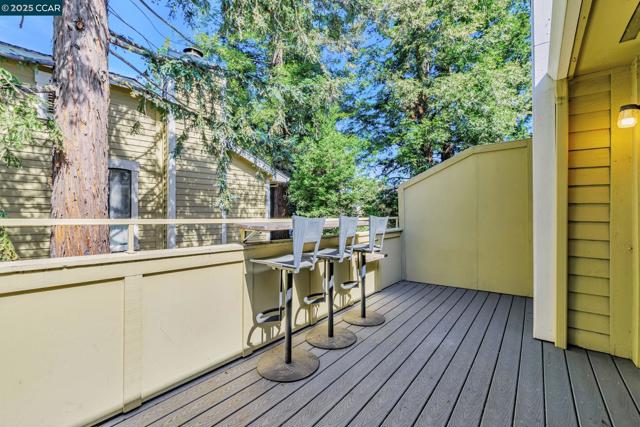 771 Center Ave, Martinez CA: https://media.crmls.org/mediaz/53699811-caa4-4c33-8193-aa8751eb978a.jpg