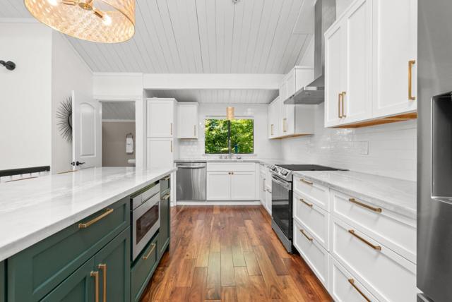 102 Tree Frog Lane, Santa Cruz CA: https://media.crmls.org/mediaz/5369b637-7d5d-4bed-b684-b39bf95cda62.jpg