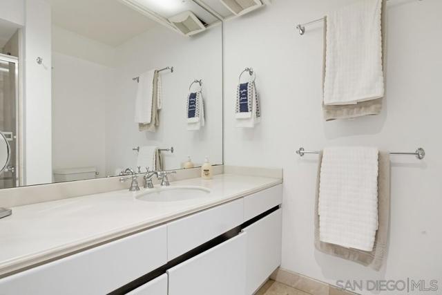 1820 Avenida Del Mundo, Coronado CA: https://media.crmls.org/mediaz/536a7832-3b4d-4af9-a2e5-1e1cf28f2b1e.jpg