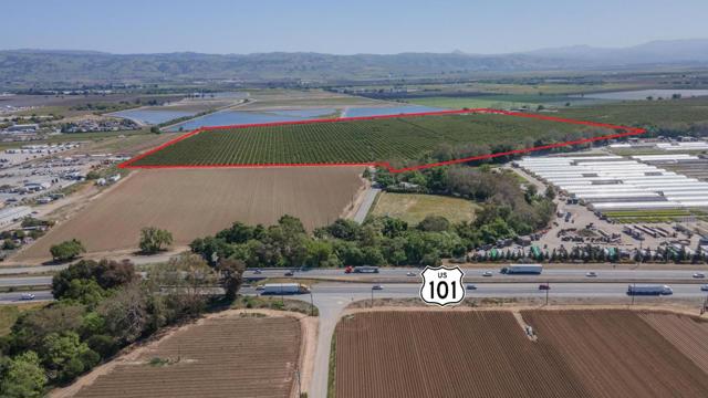 275 Bolsa Road, Gilroy CA: https://media.crmls.org/mediaz/536ae21d-e724-4f0d-a9ed-eed70dd0a587.jpg