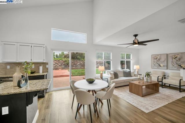 9193 Bungalow Way, Elk Grove CA: https://media.crmls.org/mediaz/536aee8b-a54f-460b-9c87-f59e59a3bfc6.jpg