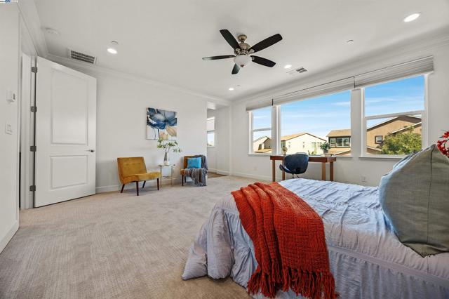 2288 Jessica Way, Tracy CA: https://media.crmls.org/mediaz/536b1d46-4df6-4bc0-81f8-b3166c7a4635.jpg