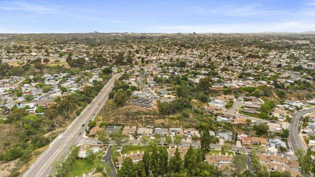 4535 Chateau Drive, San Diego CA: https://media.crmls.org/mediaz/536b3f39-292e-4fb0-bb66-16d4a165434b.jpg