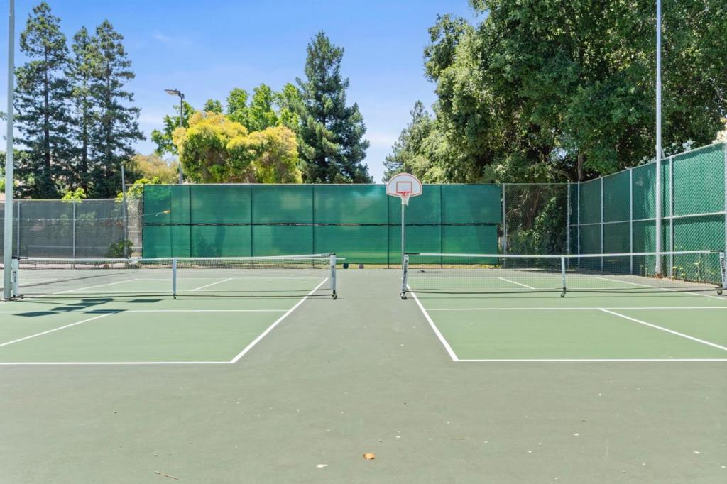 https://media.crmls.org/mediaz/536ca2da-b142-4bad-b23d-b474be63be47.jpg?preset=X-Large