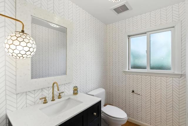 1427 Paloma Avenue, Burlingame CA: https://media.crmls.org/mediaz/536cef11-7298-4a8f-83fd-545b78d8135f.jpg