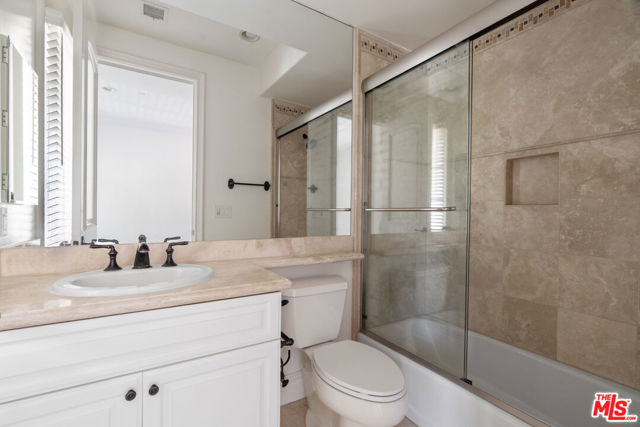 3697 Benedict Canyon Lane, Sherman Oaks CA: https://media.crmls.org/mediaz/536d0894-acad-4a4e-a648-8db59b7857c1.jpg