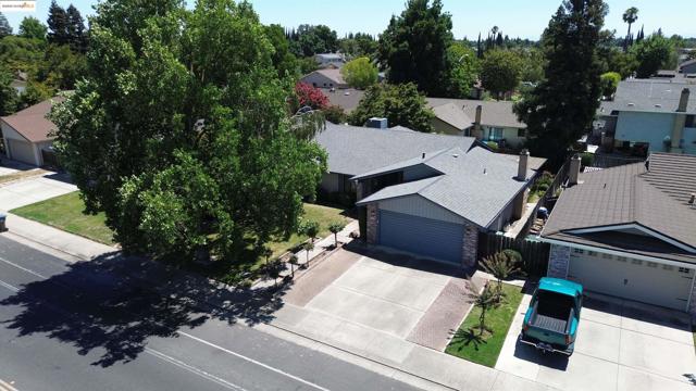 3124 Estate Dr, Stockton CA: https://media.crmls.org/mediaz/536d6422-6985-47fd-b36a-8272e815c8b6.jpg
