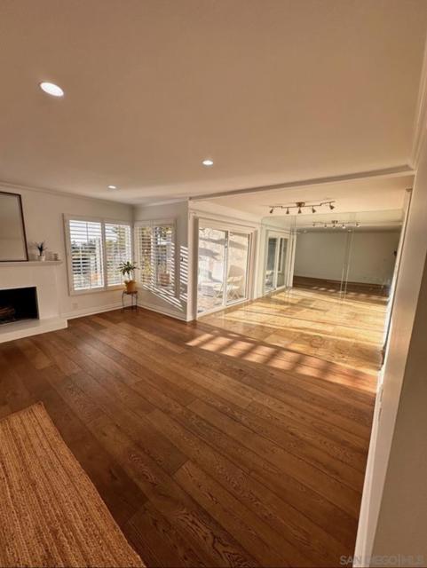 911 Caminito Madrigal, Carlsbad CA: https://media.crmls.org/mediaz/536d79ef-4b75-4bc9-85a1-989ae31db298.jpg