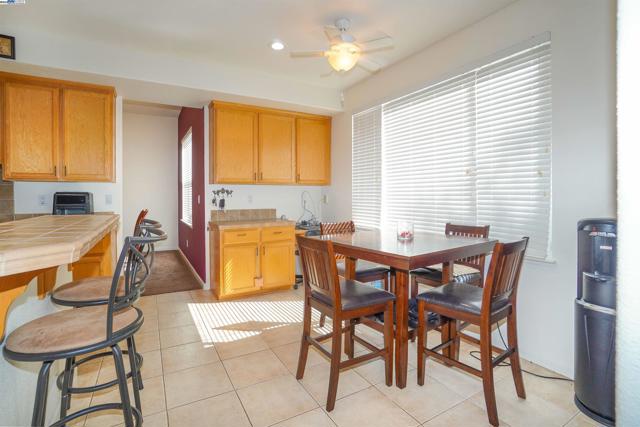 5018 Southport Ct, Antioch CA: https://media.crmls.org/mediaz/536dbdd6-2226-4158-be9a-6060c41fe1d6.jpg