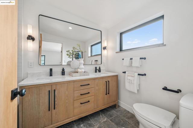 1516 Blake St, Berkeley CA: https://media.crmls.org/mediaz/536dd93b-588e-4022-b166-be6e3d2878b3.jpg