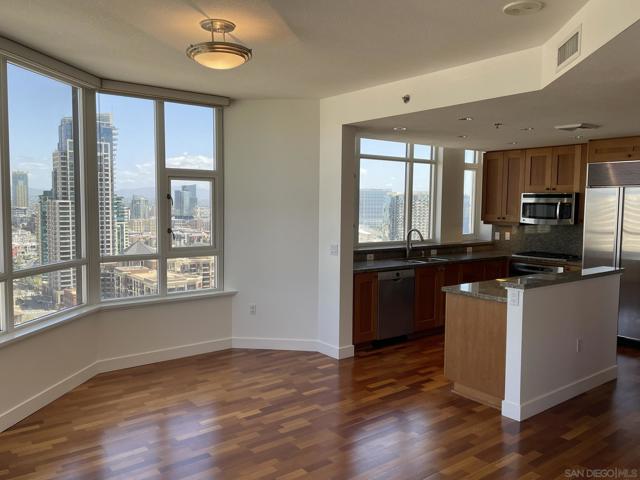 700 W Harbor, San Diego CA: https://media.crmls.org/mediaz/536e29e8-b019-4dbc-b5ac-cec85f8b8ae0.jpg