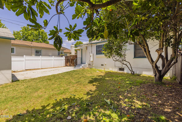 237 N Katherine Drive, Ventura CA: https://media.crmls.org/mediaz/536eb974-e756-4006-bd19-a39234a70388.jpg