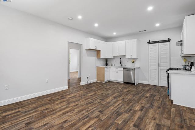 4189 Ogden Dr, Fremont CA: https://media.crmls.org/mediaz/536f3885-e494-4307-bbf4-d5e0ea9a5682.jpg