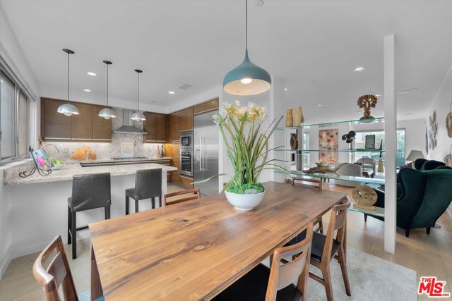 310 Washington Boulevard, Marina del Rey CA: https://media.crmls.org/mediaz/536f453a-8634-41ea-8f1a-7a48d945116c.jpg