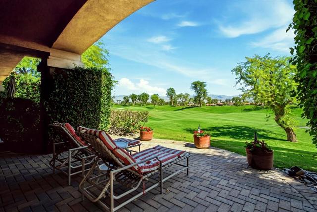 384 Tomahawk Drive, Palm Desert, CA 92211