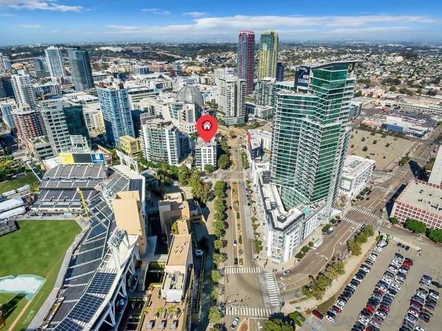 206 Park Blvd, San Diego CA: https://media.crmls.org/mediaz/53703bbb-5210-4046-a8ae-2f6195d6d54c.jpg