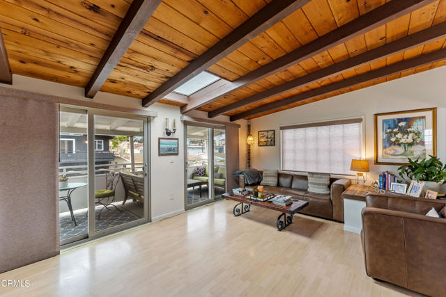 317 Cahuenga Drive, Oxnard CA: https://media.crmls.org/mediaz/53704c6e-f0f5-4a57-a8aa-7bde4937b306.jpg
