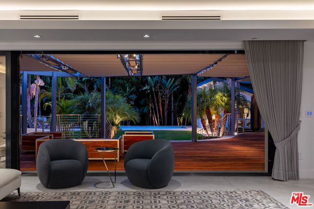 13524 D'Este Drive, Pacific Palisades CA: https://media.crmls.org/mediaz/53709832-fb4f-4edc-8887-a6c412d63568.jpg