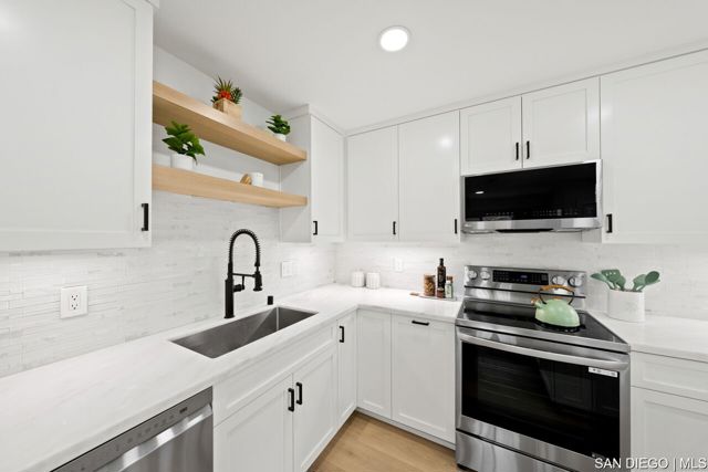13764 Jamul DR, Jamul CA: https://media.crmls.org/mediaz/5370a8f5-4a3c-4917-b468-f8df1b19c2de.jpg