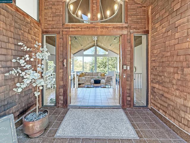 130 Hillcroft Way, Walnut Creek CA: https://media.crmls.org/mediaz/537143f0-ac5d-4817-9d63-ca0b6acf2bfc.jpg