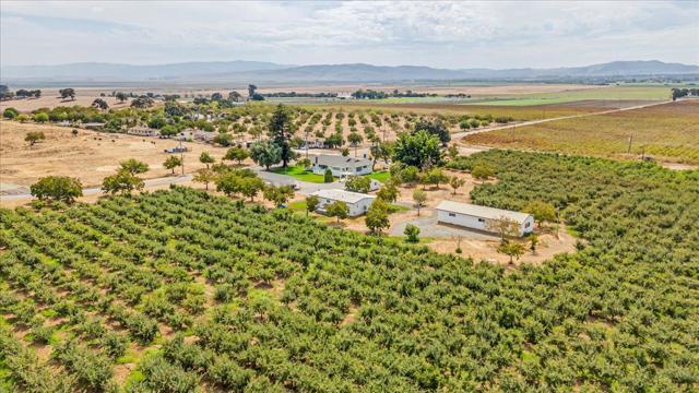 4125 Prunedale Avenue, Gilroy CA: https://media.crmls.org/mediaz/53721c0c-a35f-430a-ab02-aa2620058c48.jpg
