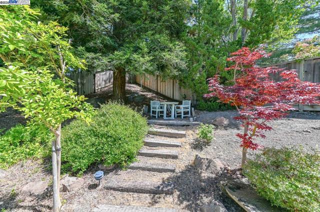 351 Castenada Ct, Danville CA: https://media.crmls.org/mediaz/53726d31-4e69-49a9-806f-82b52a4d3e44.jpg