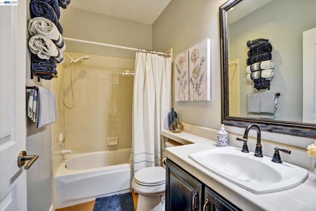 Image 27 of 58 For 36 Savona Ct