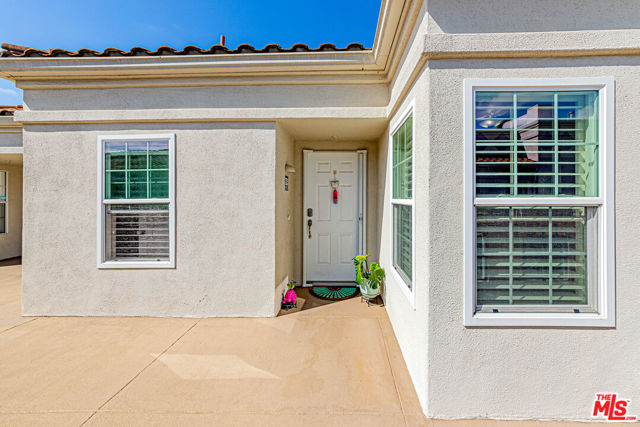 415 Townsquare Lane, Huntington Beach CA: https://media.crmls.org/mediaz/5373329f-3a10-49bd-b733-9f6e130e6a57.jpg