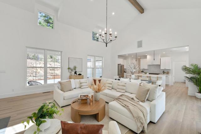 266 W Hilton Drive, Boulder Creek CA: https://media.crmls.org/mediaz/5373330d-f6cd-4583-8f6c-96d028534e69.jpg