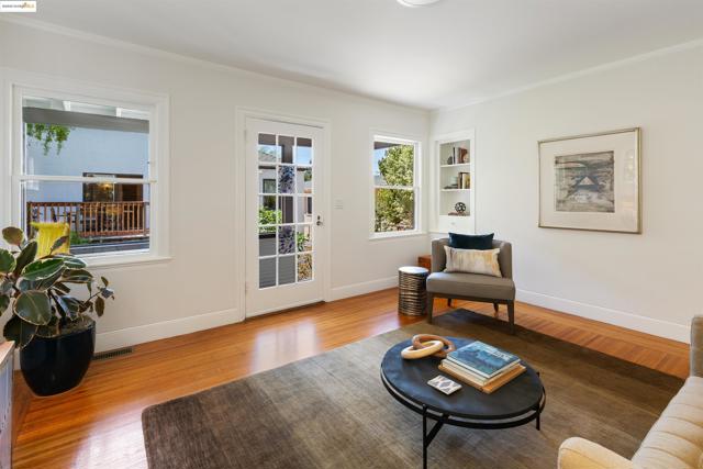 1351 Carlotta Ave, Berkeley CA: https://media.crmls.org/mediaz/53733725-1ad0-4cd0-a02b-58c9b5b841ac.jpg