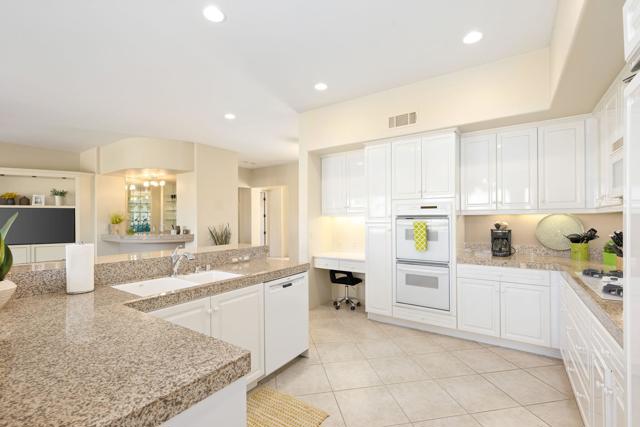 80080 Riviera, La Quinta CA: https://media.crmls.org/mediaz/537374b5-2576-4d14-adaa-0b61b52d9f6e.jpg