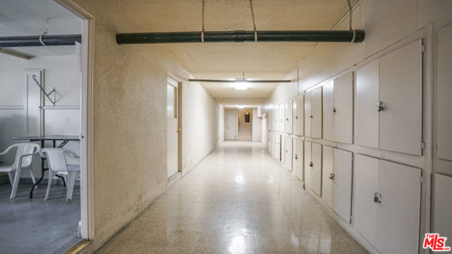 275 S Marengo Avenue, Pasadena CA: https://media.crmls.org/mediaz/537380bd-bd78-446f-9b39-88f6b16841ed.jpg