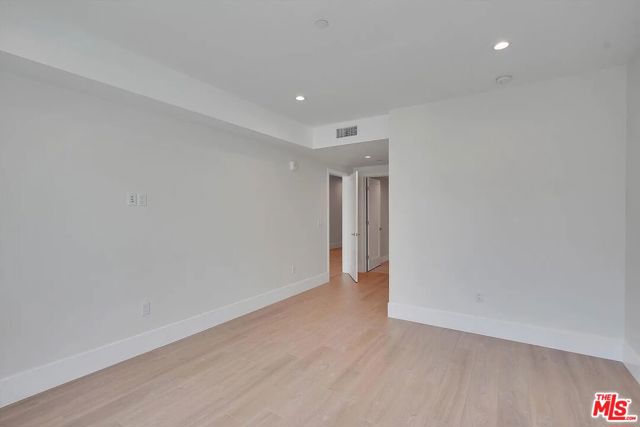 14419 Riverside Drive, 203A photo 8