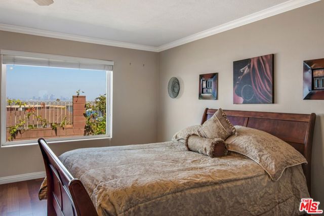4272 Don Carlos Drive, Los Angeles CA: https://media.crmls.org/mediaz/5374ff1f-f0b9-41ae-be91-f5b78c48768a.jpg