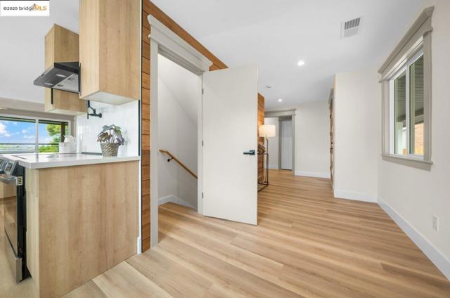 713 Midcrest Way, El Cerrito CA: https://media.crmls.org/mediaz/53750c05-a05c-4c7e-9ed1-9458b63020b0.jpg