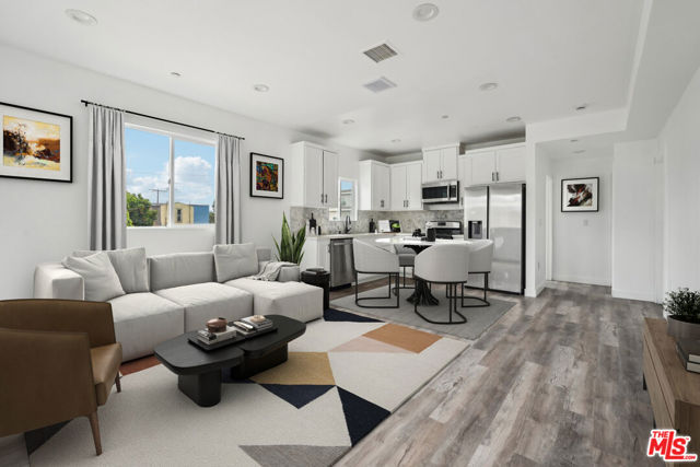 2516 Malabar Street, Los Angeles CA: https://media.crmls.org/mediaz/53760f98-ce03-44b7-9f22-7045fe3dd647.jpg