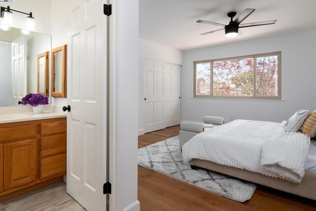 310 Trestle Glen Ct, Walnut Creek CA: https://media.crmls.org/mediaz/537621ee-1a81-4d85-bced-dd7176f803f6.jpg