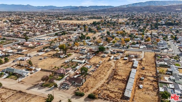 4631 W Avenue M8, Lancaster CA: https://media.crmls.org/mediaz/537646e7-0161-4057-92f5-2d0c466055a5.jpg