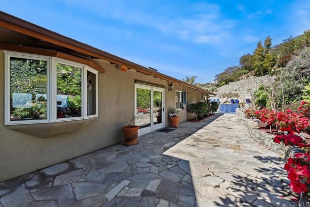 3698 Camino De Las Lomas, Vista CA: https://media.crmls.org/mediaz/53767f74-32b4-4cd4-8c6a-ac5ce03f1437.jpg